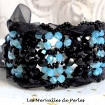 Pulseira Prestige com facetas pretas e azuis e fita de organza